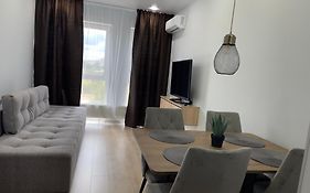 Новий комплекс з басейном та видом на Дніпро
